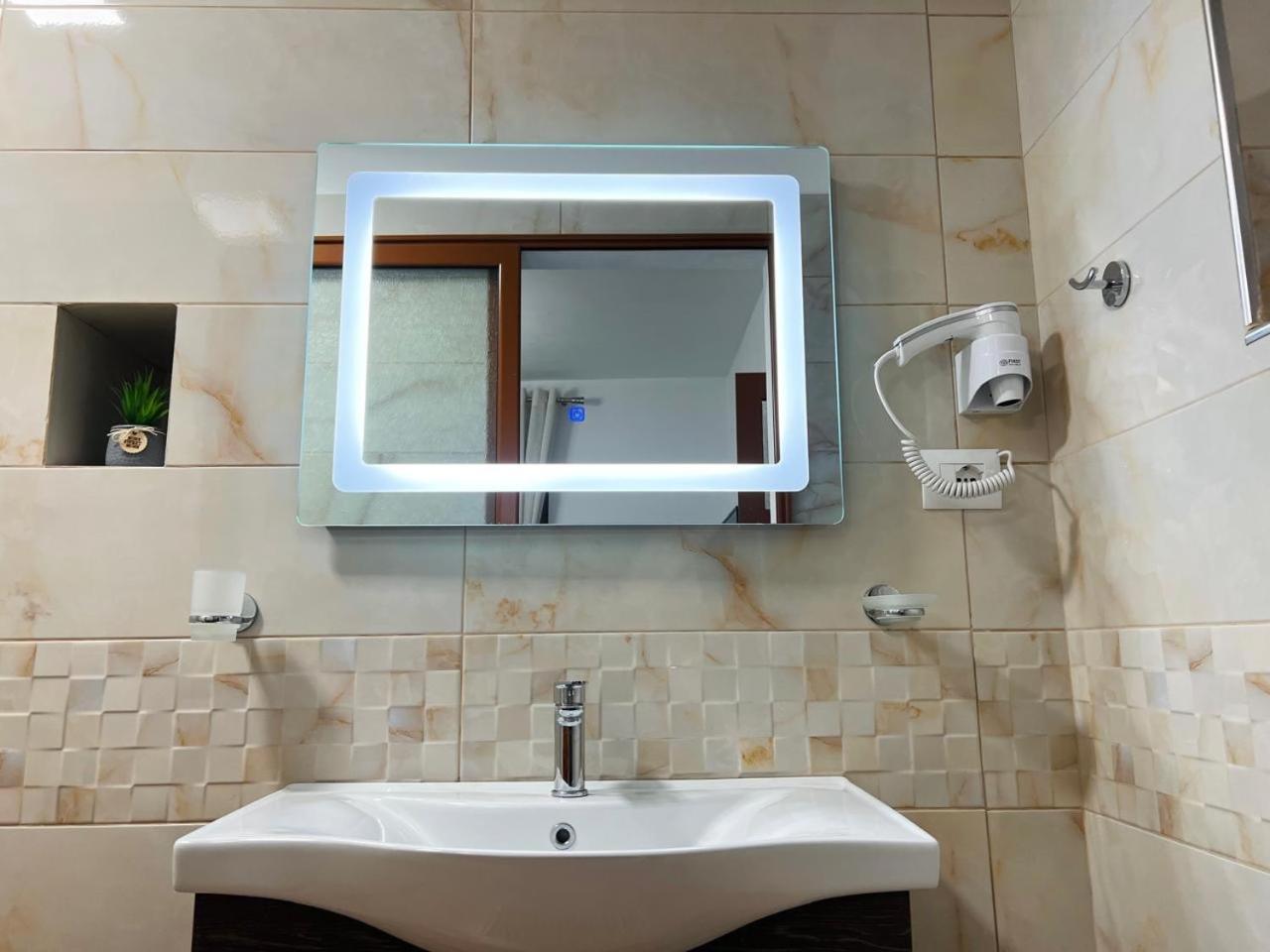 Villa Dona Μπεράτ Εξωτερικό φωτογραφία